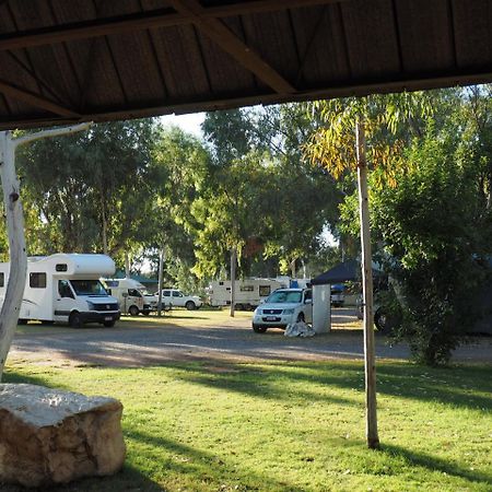 Heritage Caravan Park อลิซสปริงส์ ภายนอก รูปภาพ