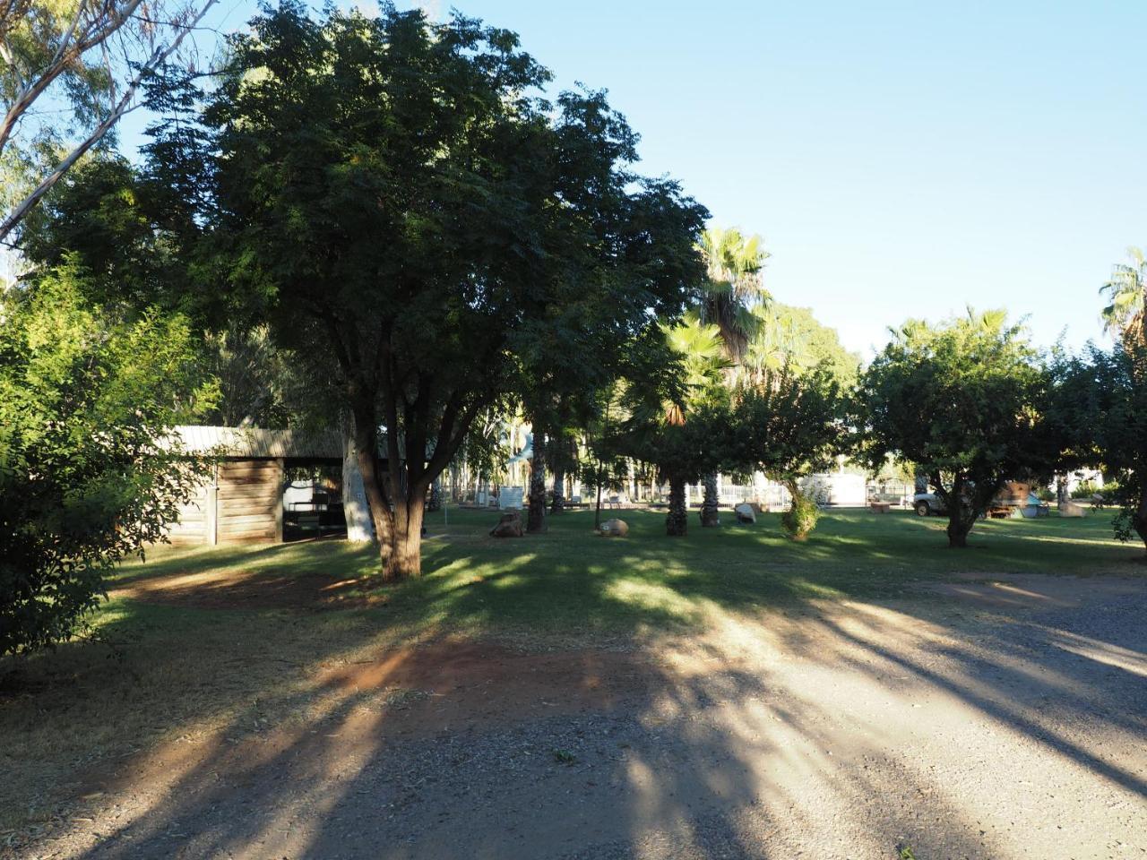 Heritage Caravan Park อลิซสปริงส์ ภายนอก รูปภาพ