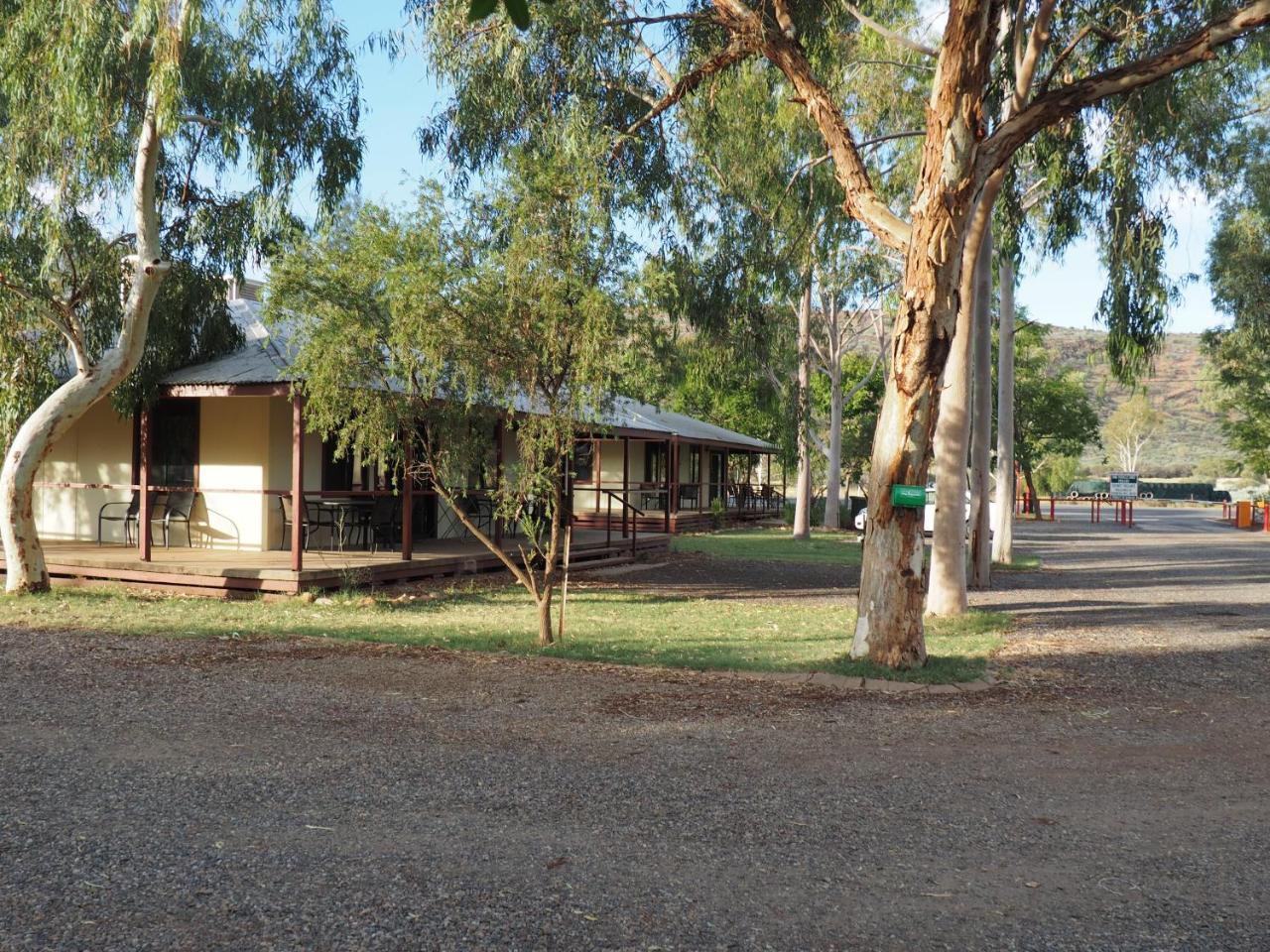 Heritage Caravan Park อลิซสปริงส์ ภายนอก รูปภาพ