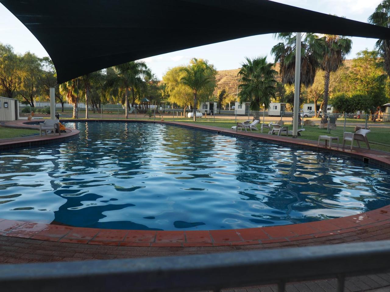Heritage Caravan Park อลิซสปริงส์ ภายนอก รูปภาพ