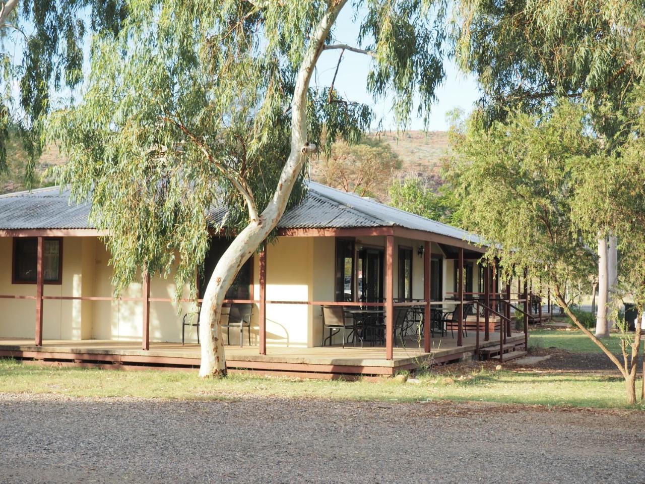 Heritage Caravan Park อลิซสปริงส์ ภายนอก รูปภาพ