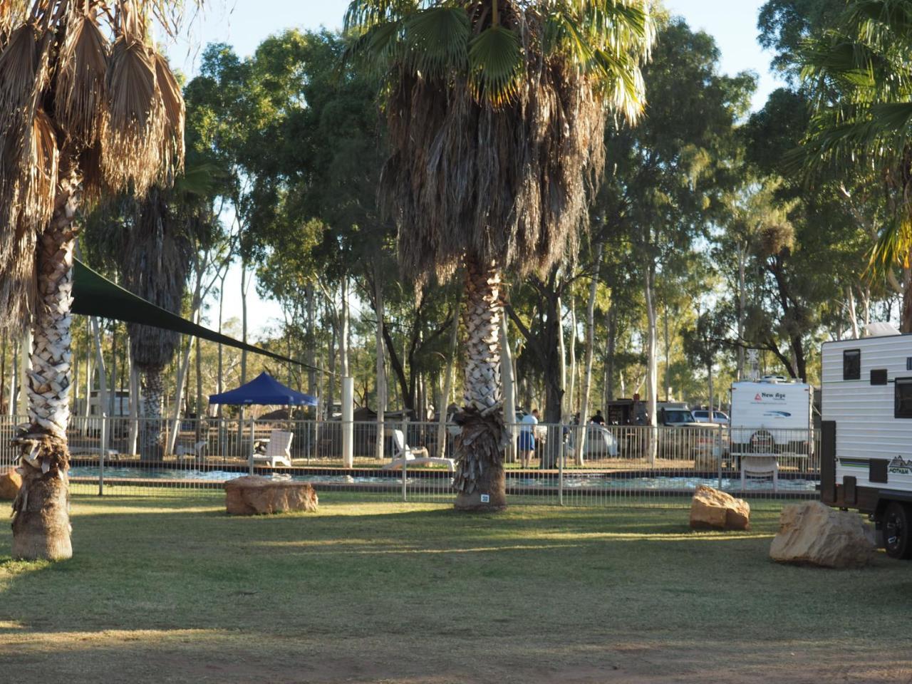 Heritage Caravan Park อลิซสปริงส์ ภายนอก รูปภาพ