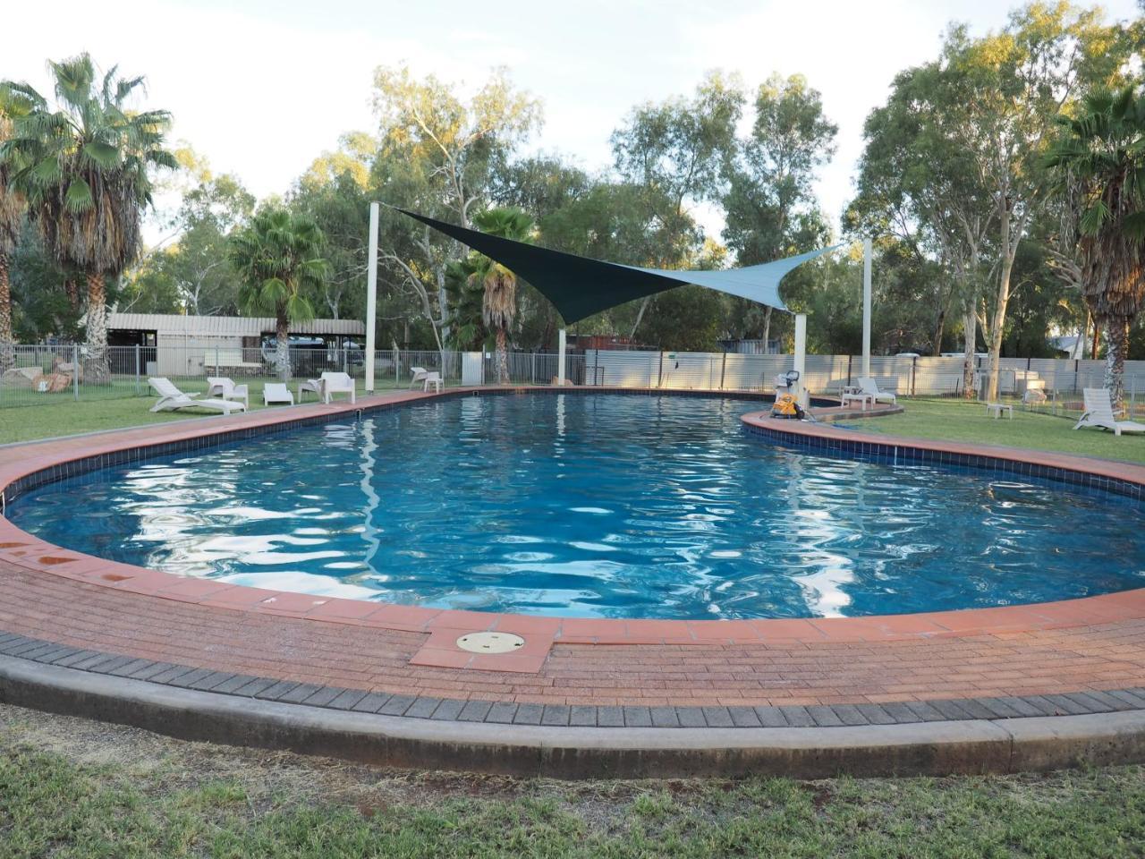 Heritage Caravan Park อลิซสปริงส์ ภายนอก รูปภาพ